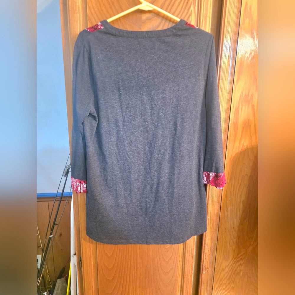 New Directions Gray and Red Women's Top Size Medium - Picture 2 of 5